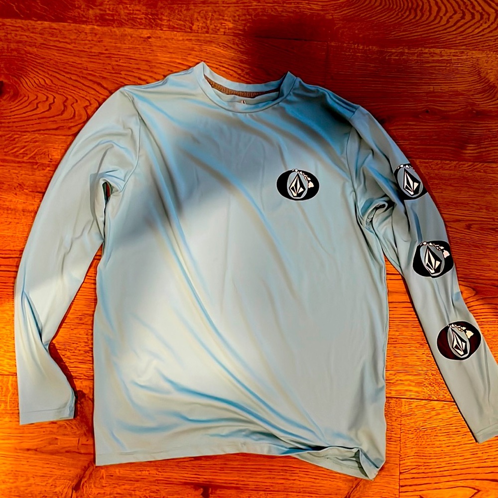 Volcom long sleeve rash guard. Anti-UV 50 UPF